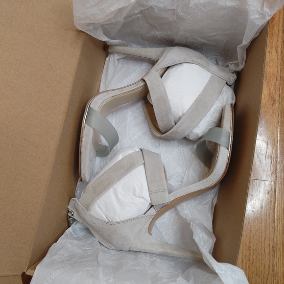 Kenneth Cole Brooke Suede Cross Strap Heeled Sandal, Gray 8M - Picture 4 of 16